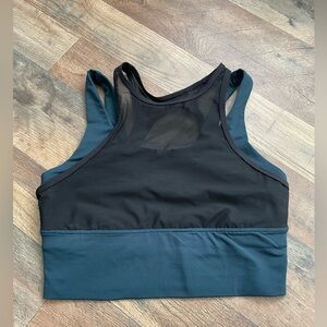 Lululemon mesh sports bra 💚